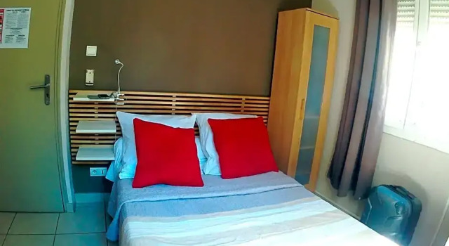 Номер Economy Hôtel de l' Ariana