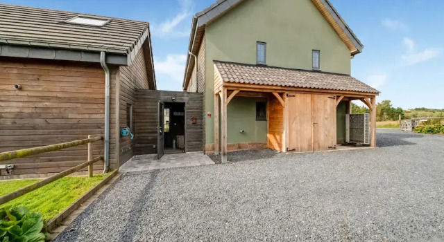 Tranquil Holiday Home in Mont with bubble bath, Terrace, Garden