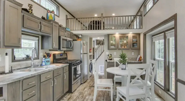 Коттедж c 1 комнатой Tree-lined Cabin w/ Grill in Penrose!
