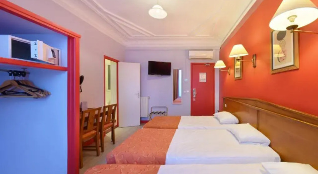 Трёхместный номер Standard Hotel Richmond Gare du Nord