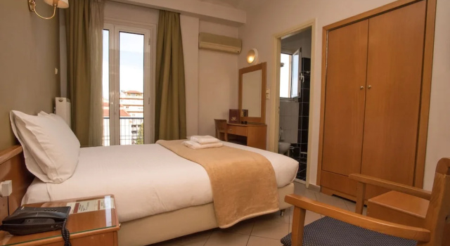 Одноместный номер Standard с балконом и с видом на город Morfeas Hotel