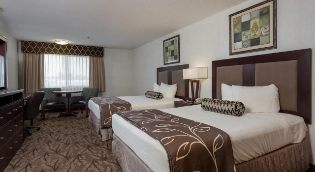 Четырёхместный номер Standard с видом на реку Shilo Inn Suites Hotel - Idaho Falls