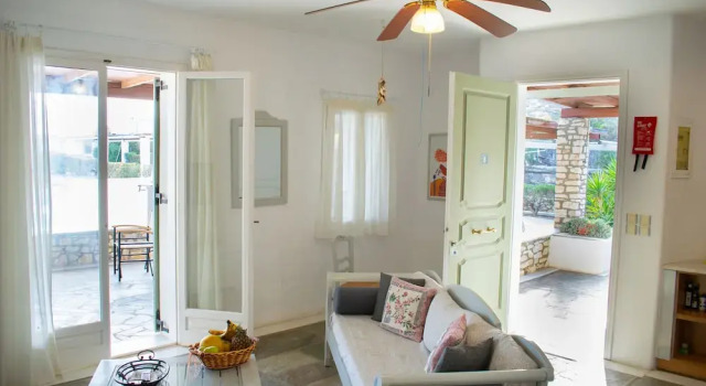 Villa for 6 Guests With Private Pool! In Agia Irini - Walking Distance to Beach!, Prenota Villa Agia Irini Paros Paro