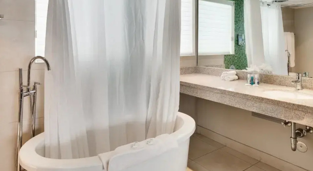 Полулюкс Strand Ocean Drive Suites
