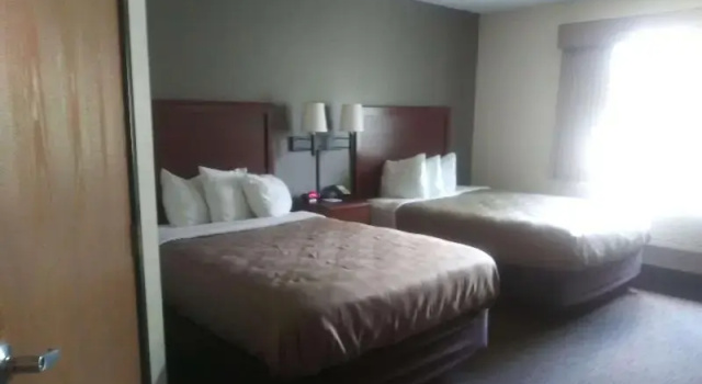 Четырёхместный номер Standard AmericInn by Wyndham Red Wing