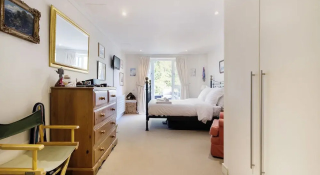 Prestigious Putney home by the River Thames