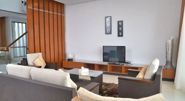 Harmony Hilltop City View 4BR Villa With Pool, Book Villa 3-Star Hotels in Cimenyan, 3*