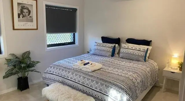 Chirn Park Bed & Breakfast, Book Hotel Labrador Queensland