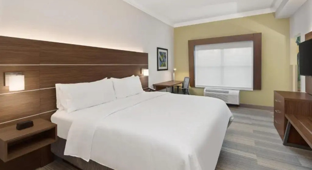 Люкс Holiday Inn Express Hotel & Suites Byron by IHG