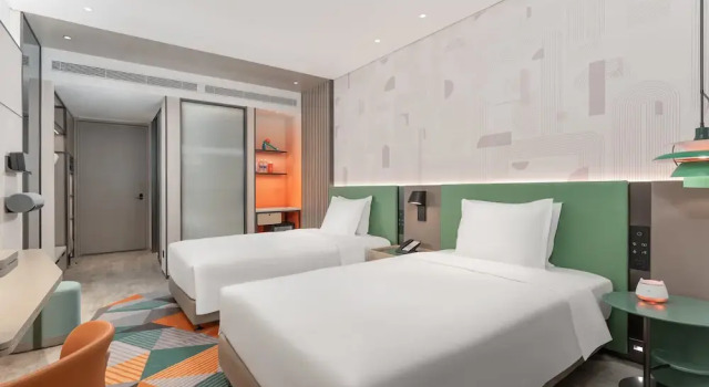 Четырёхместный номер Standard EVEN Hotel Zhongshan City Center by IHG