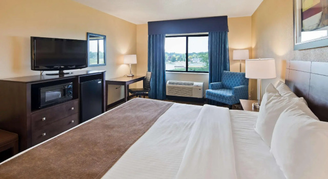 Двухместный номер Standard с видом на реку Best Western Port Huron Blue Water Bridge