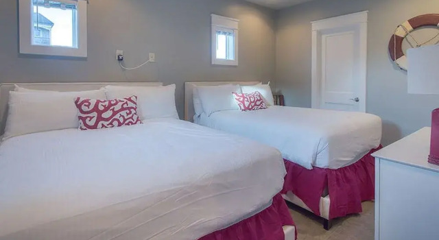 Not the Norm by Five Star Properties, Varaa Hotelli Hotellit Emerald Coast uima-altaalla, Uima-allas