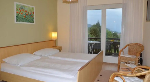 Pension  Ferienwohnungen Waldhof, Rezerwuj Hotel Hotele w Karyntia z parkingiem, Parking