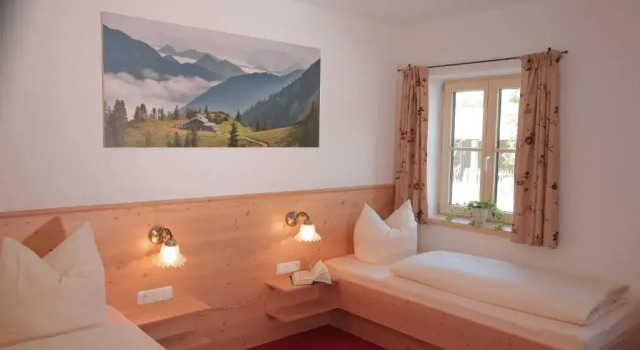 Standart çift kişilik oda Pension Schweizerhaus Garni