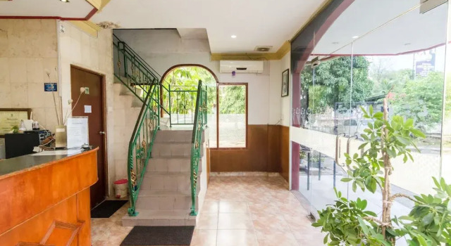 Oyo 2422 Rama Hotel, Prenota Hotel Nagoya Batam