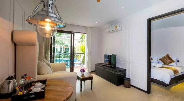 Номер Deluxe с балконом The Symphony Suites Pattaya