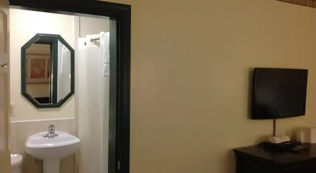 Четырёхместный номер Standard Budget Inn