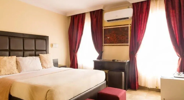 Carlisle Hotel, Rezerwuj Hotel Asaba Nigeria