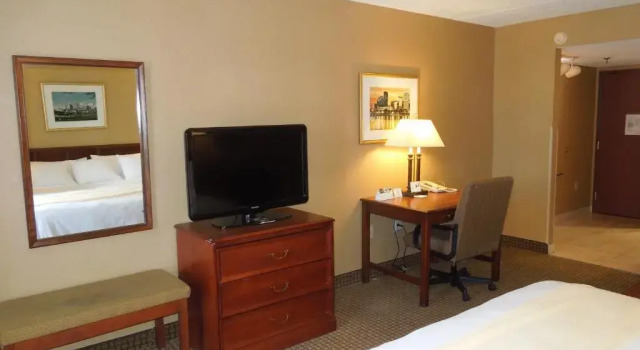 Номер Standard Отель RL Cleveland Airport West