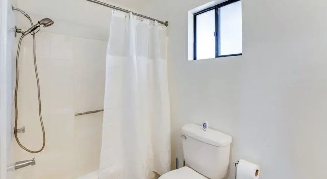 Коттедж Pet-friendly House ~ 2 Mi to Lake Havasu Beach!