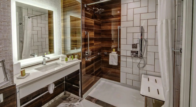 Четырёхместный номер Standard Hilton Franklin Cool Springs
