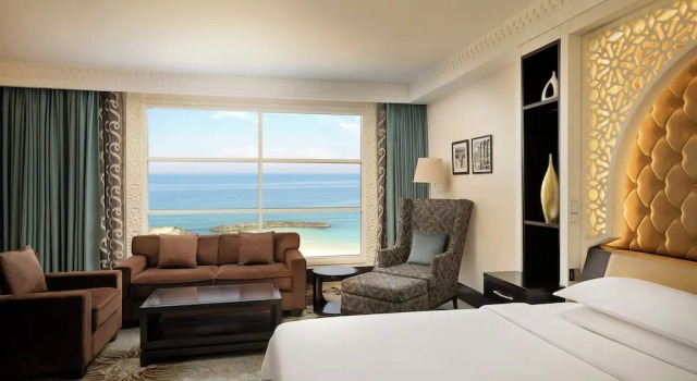 Двухместный номер Premier Deluxe с видом на море Sheraton Sharjah Beach Resort and Spa