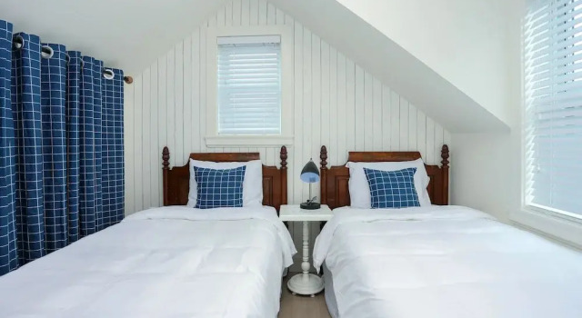 Tasteful 2 Bedroom Suite near Marine Gateway by Elevate Rooms