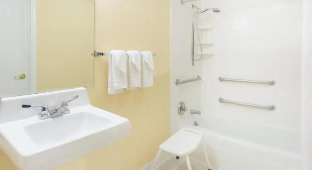 Номер Standard Days Inn by Wyndham Staunton
