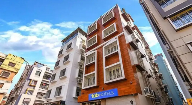 Fabhotel Restin