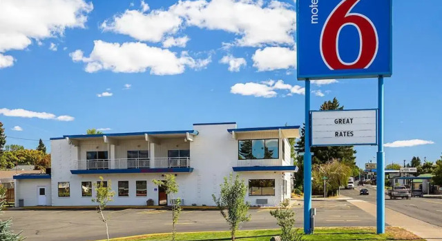Motel 6 Ellensburg, Забронировать Мотель Отели Элленсберг с бассейном, рядом с Парк West Ellensburg, Бассейн