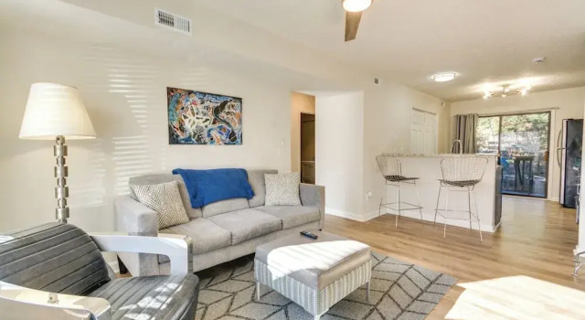 Апартаменты 15 Mi to Greensboro: Archdale Condo w/ Fireplace