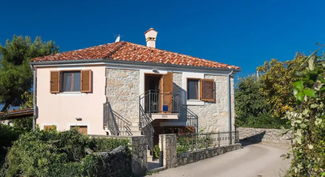 Villa Anita, Varaa Villa Hotellit Kvarner Islands uima-altaalla, Uima-allas