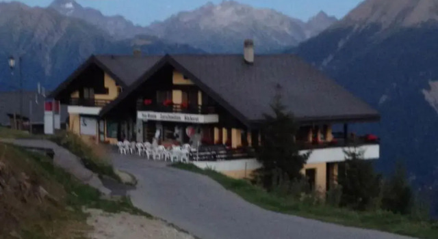 Appartementhaus Zurschmitten 16, Prenota Hotel Riederalp 