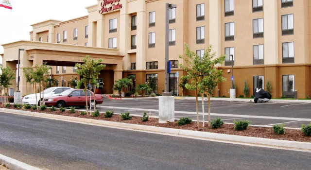 Кровать в общем номере Hampton Inn & Suites Madera