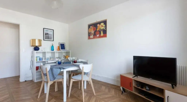 Bright 70m Cosy Near the Beach