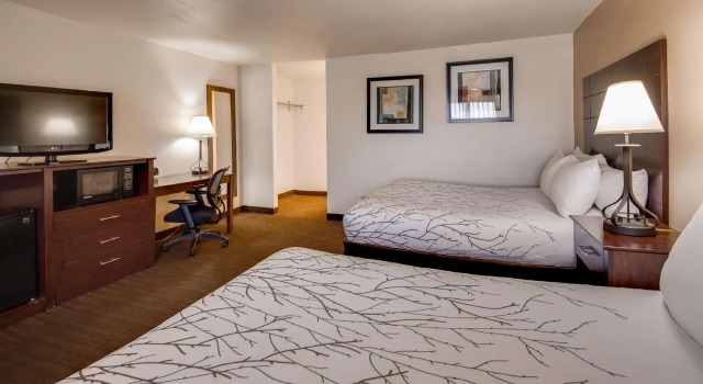 Четырёхместный номер Deluxe Best Western Prescottonian