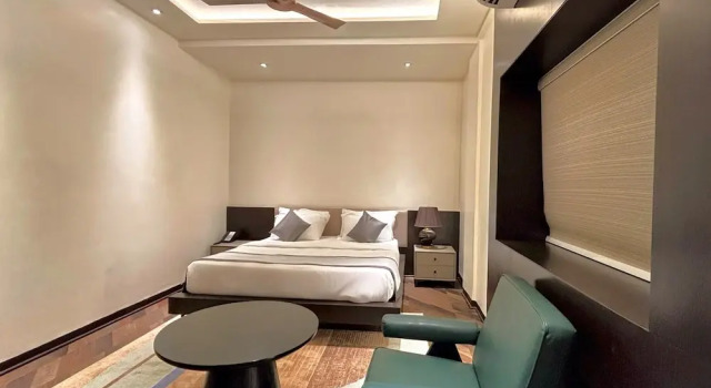 Номер Deluxe The Long D Hotel Surat Airport Rd