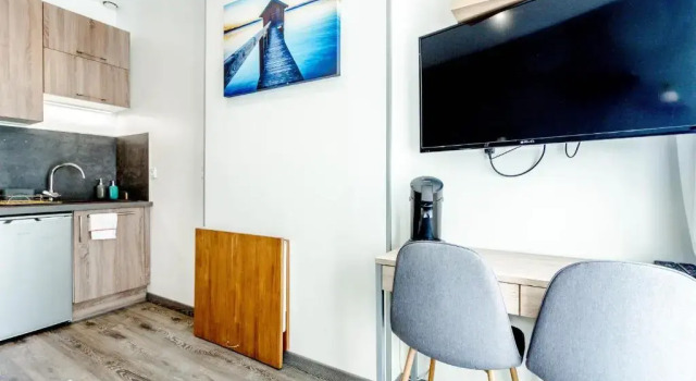 Cozy modern studio in the heart of Baille district in Marseille - Welkeys, Забронировать Отель Марсель Буш-дю-Рон, рядом с Palais Omnisports Marseille Grand-Est
