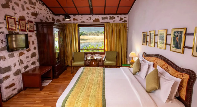 Двухместный номер Deluxe с балконом Shikarbadi Hotel