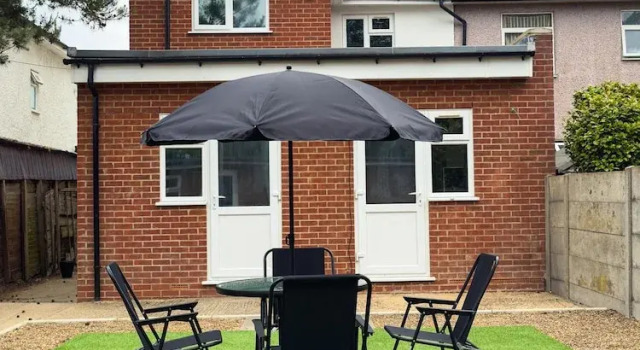 Трёхместный семейный номер Standard с видом на сад Heathrow Lodge BnB