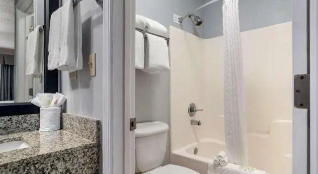 Номер Standard с видом на бассейн Best Western Navarre Waterfront