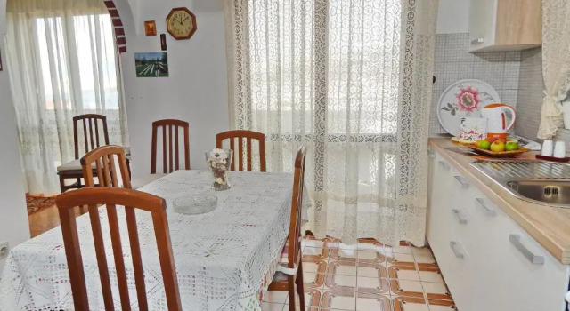 Апартаменты с 3 комнатами с балконом и с видом на море Apartments Paro