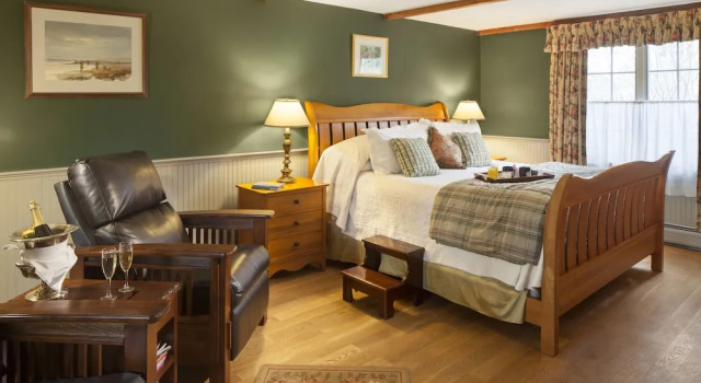 Номер Superior Captains House Inn