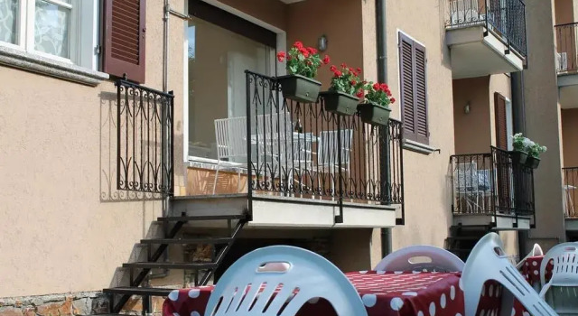 Residence Geranio, Book Hotel Hotels in Como with a Pool, Swimming Pool
