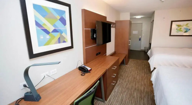 Четырёхместный номер Standard Holiday Inn Express