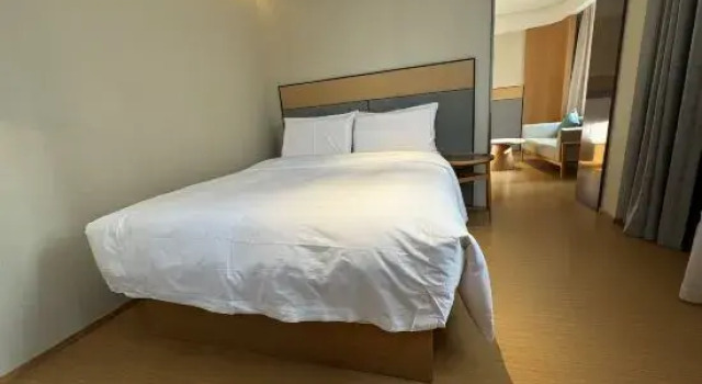 Люкс Deluxe JI Hotel (Meihekou Hailong Lake Northeast Nightless City)