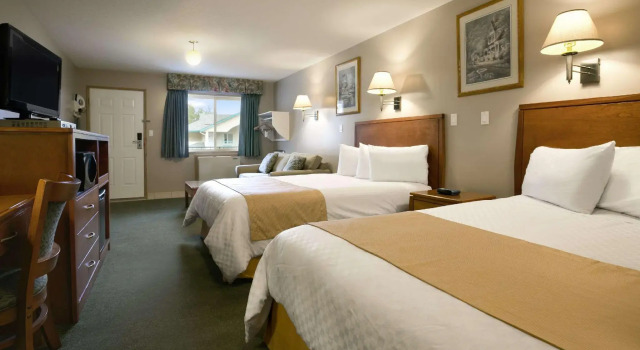 Четырёхместный номер Standard Ramada Merritt