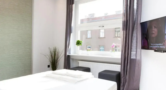 Rooms and Apartments Glossy