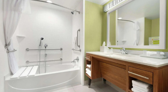 Двухместный люкс Home2 Suites by Hilton Milwaukee Airport
