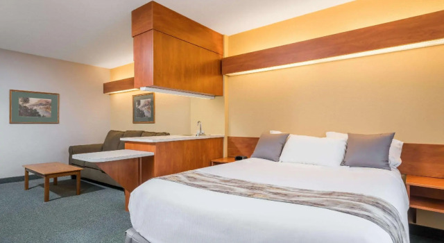 Двухместный люкс Microtel Inn & Suites by Wyndham New Ulm